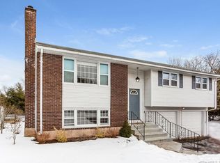 12 Raspberry Ln, Ellington, CT 06029