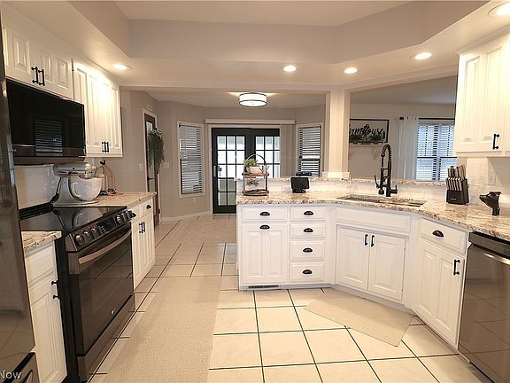 5th image of 29 Stony Brook Ln