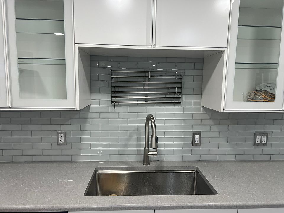 Sink with glass backsplash