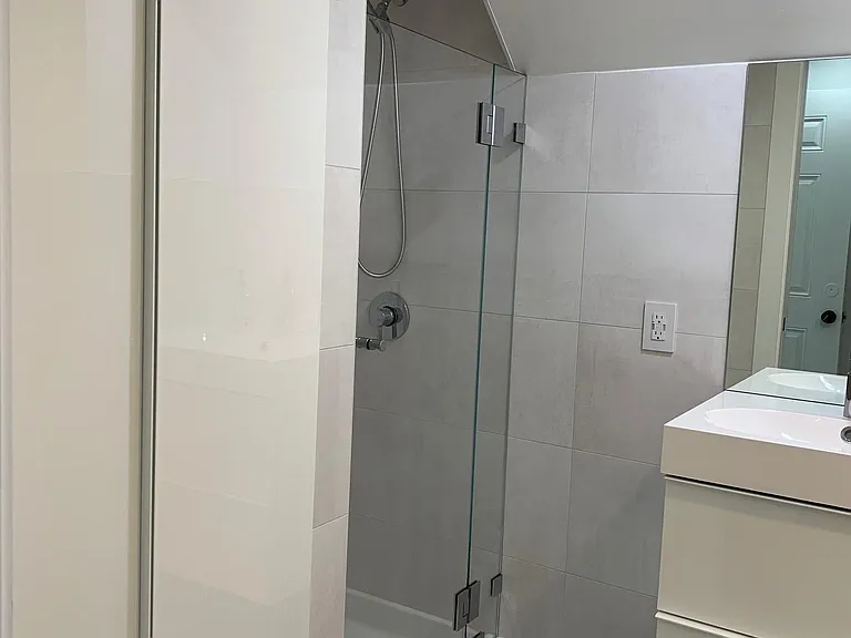 DOUBLE DOOR LINEN CLOSET ADJACTENT TO SHOWER. PLENTY OF STORAGE AND SHELVING
