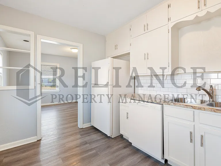 1047 S Glenn St — Photo 12