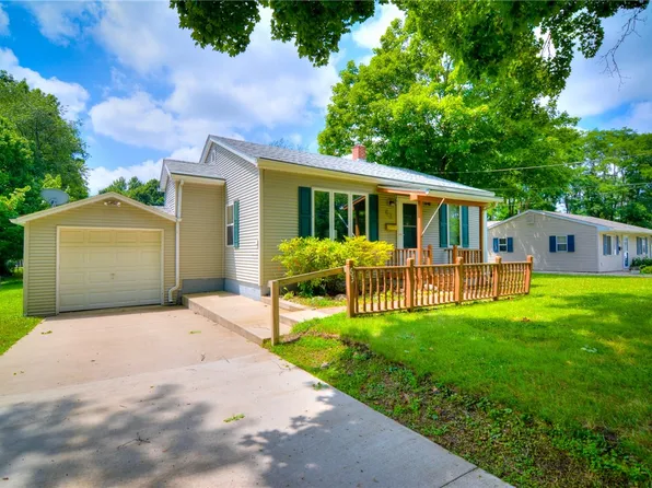63 Grays Ln, Decatur, IL 62526