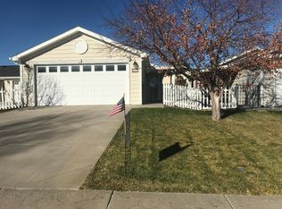 318 Appletree Ln, Cheyenne, WY 82009