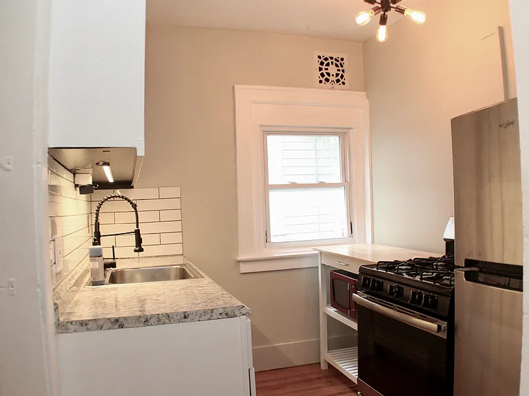 310 College St #1 — Photo 5