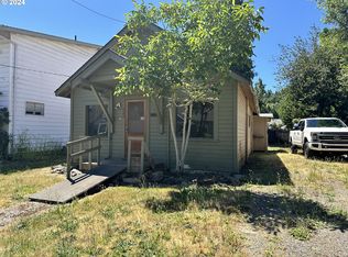 629 N 10th St, Cottage Grove, OR 97424