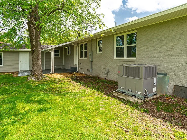 1304 Aston St — Photo 20