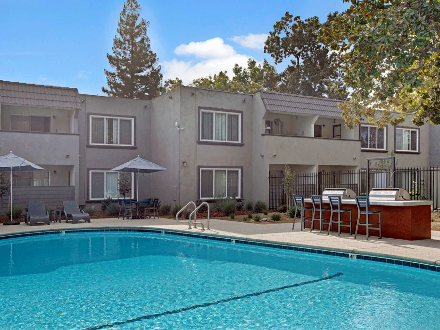 River Blu Apartments — Photo 2