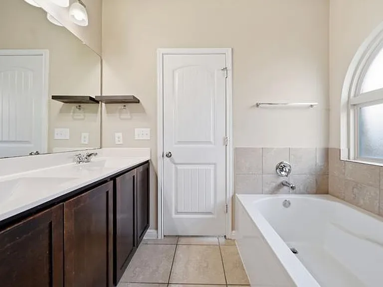 613 Longhorn Cavern Rd — Photo 27