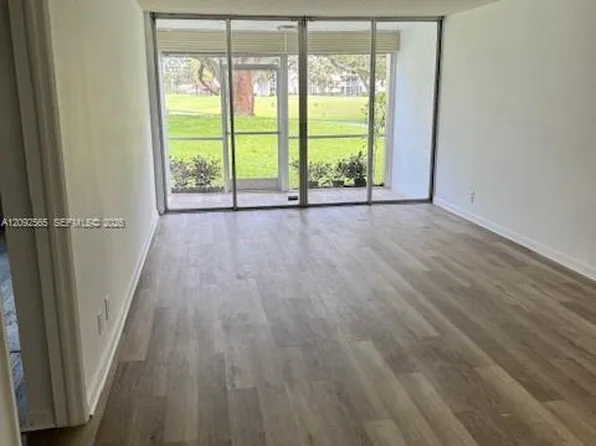 9441 Live Oak Pl APT 104, Davie, FL 33324