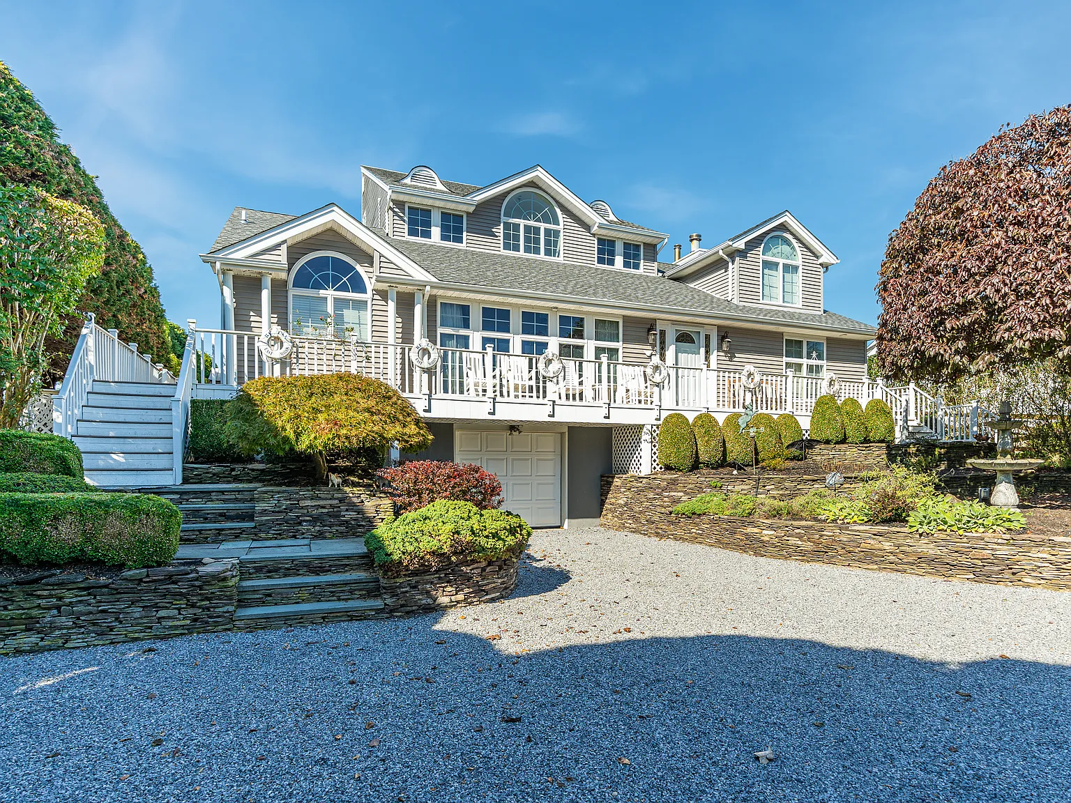 Waterfront Luxury in East Marion, NY (5 minutes from Greenport) — Photo 4