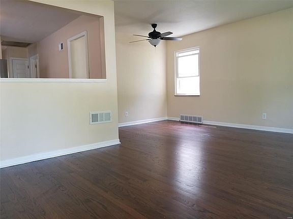 3rd image of 2708 Ellendale Ave