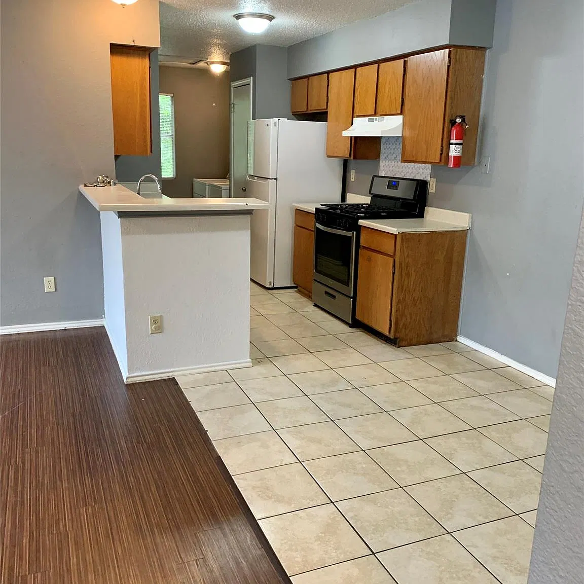 3 bed, 2.0 bath, 1914 sqft, $1,400 — Photo 4