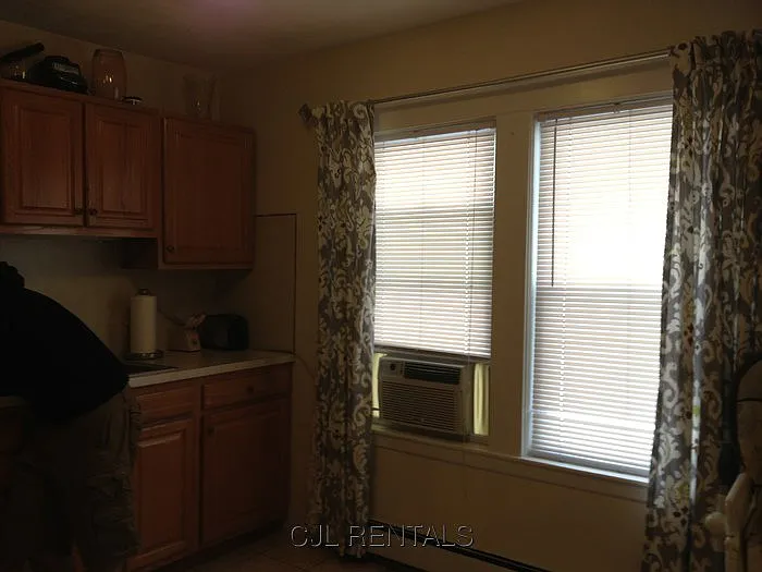 376 Crescent St #1 — Photo 4