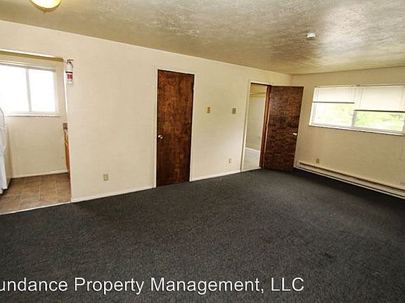 4th image of 124 E Sycamore St APT 4