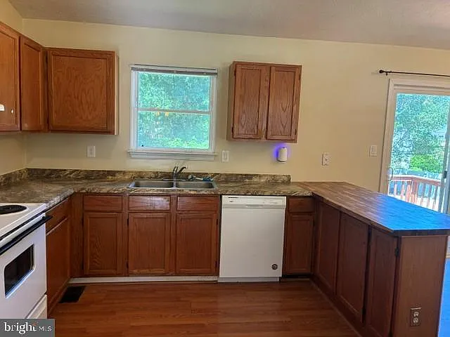 22240 Hawthorne Way — Photo 3