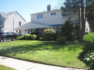 11 Greenvale Ln, Levittown, NY 11756
