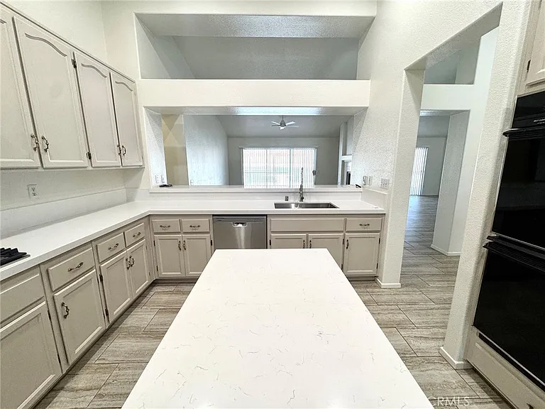 12789 Yorkshire Dr — Photo 8