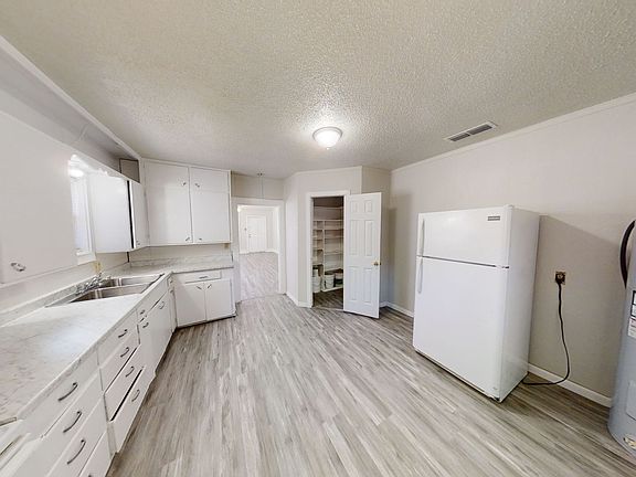 3rd image of 509 W 2nd St