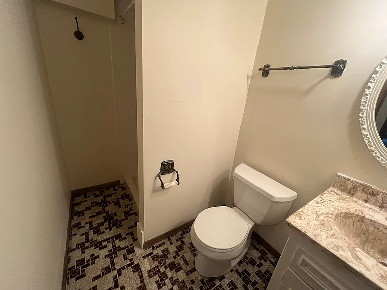7313 Farmington Way — Photo 12