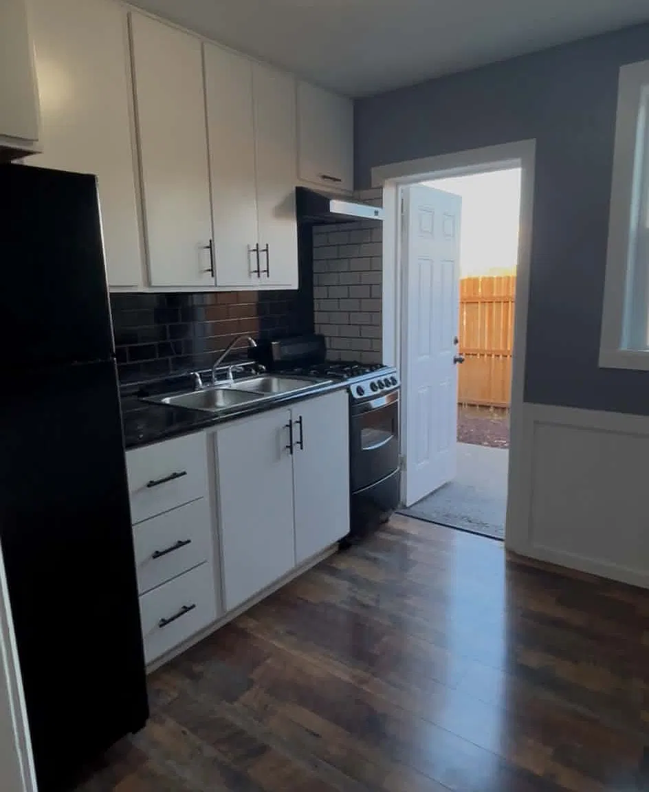 Studio, 300 sqft, $925 — Photo 3