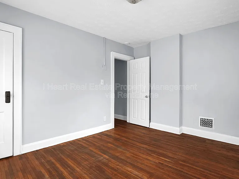 1026 Ellsworth Ave — Photo 13