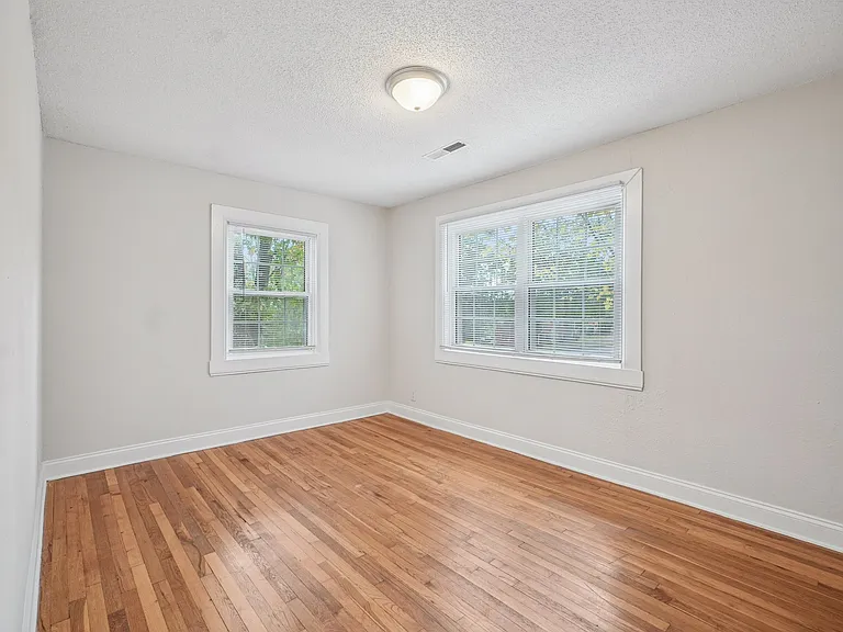 Poplar West — Photo 18