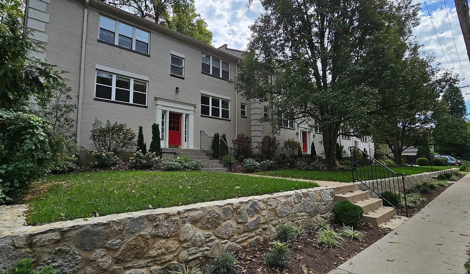 2200 Speed Ave. — Photo 1