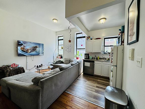2nd image of 93 Avenue B APT 3r