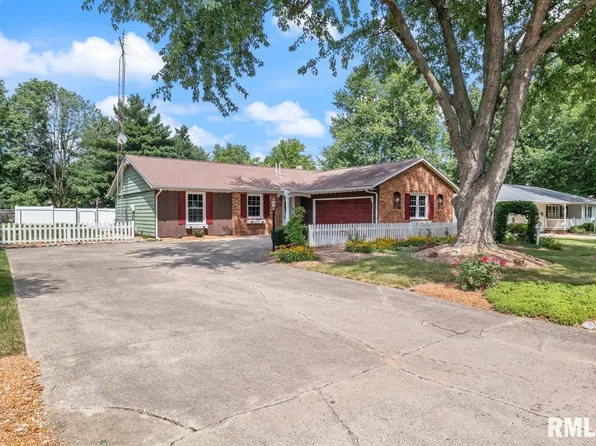 605 Lynne St, Virden, IL 62690