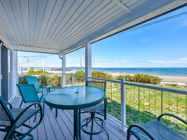 790 York St APT 3, York, ME 03909