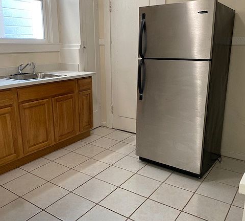 3rd image of 2533 Lake St APT 1