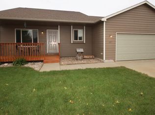 805 Perry Ln, Harrisburg, SD 57032