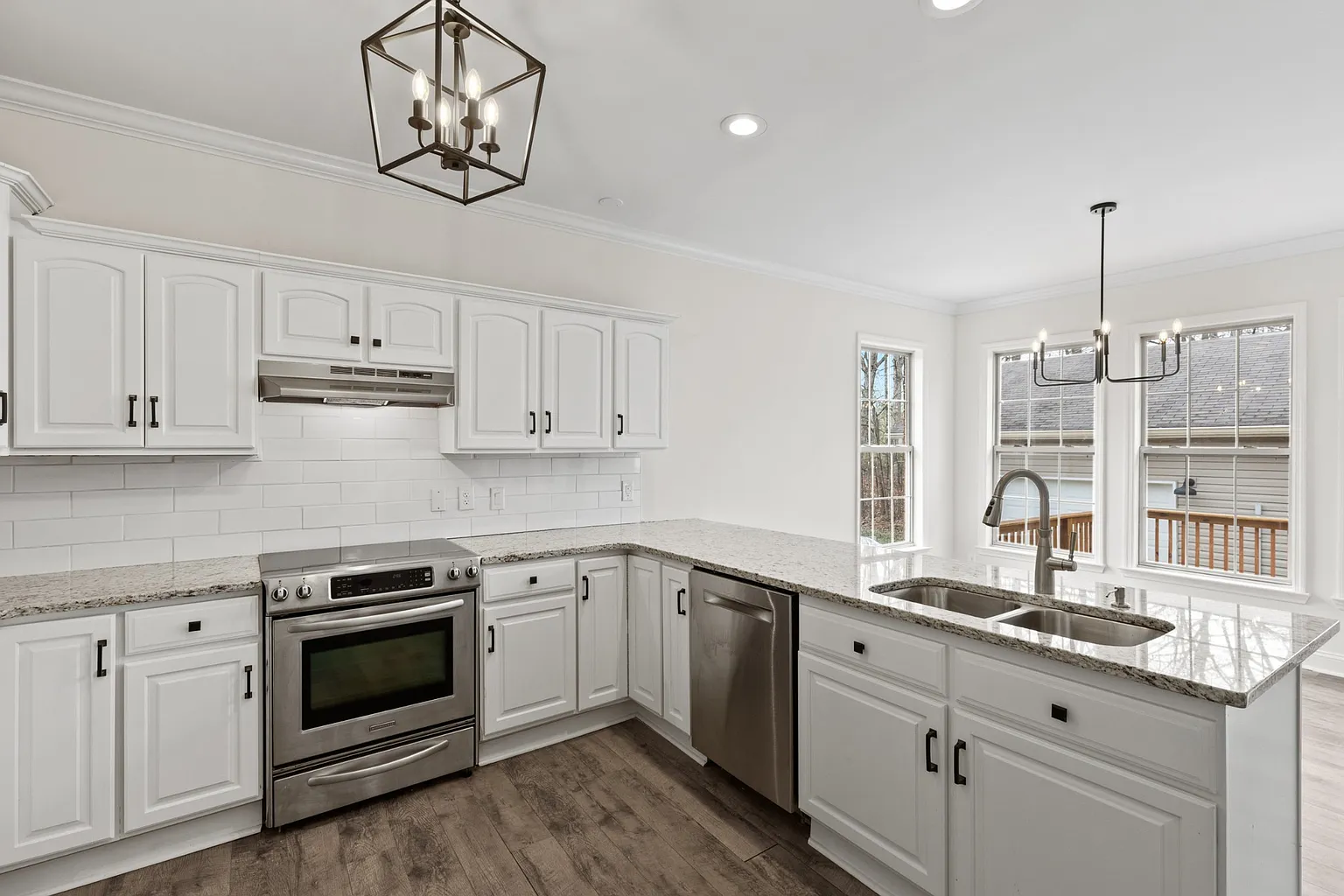 1024 Sassafras Ln photo 1