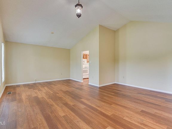 5th image of 316 Ferndale Ln