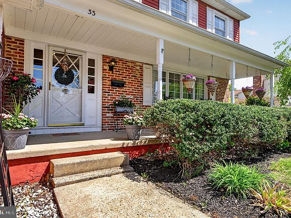 3rd image of 33 Erindale Dr