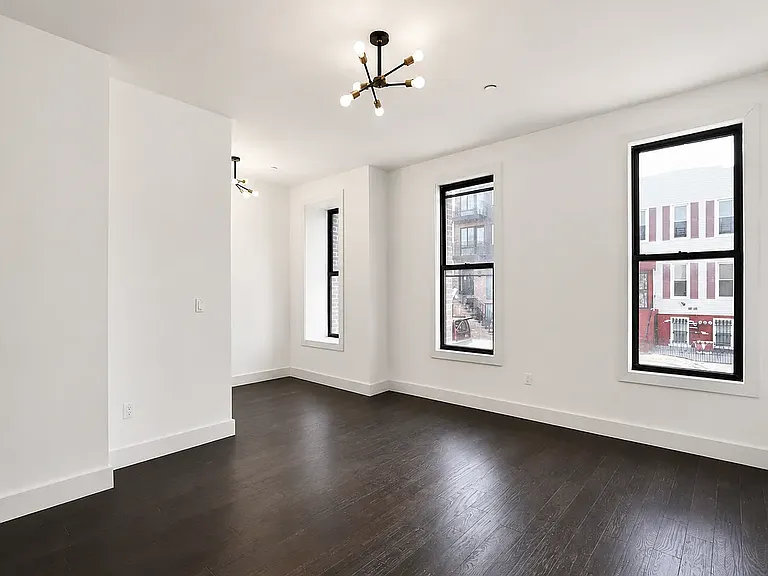 1110 Halsey St #3 — Photo 2