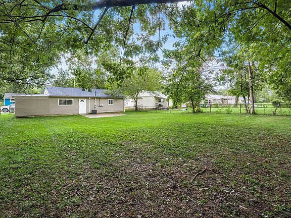 3rd image of 5305 Mapleridge Dr