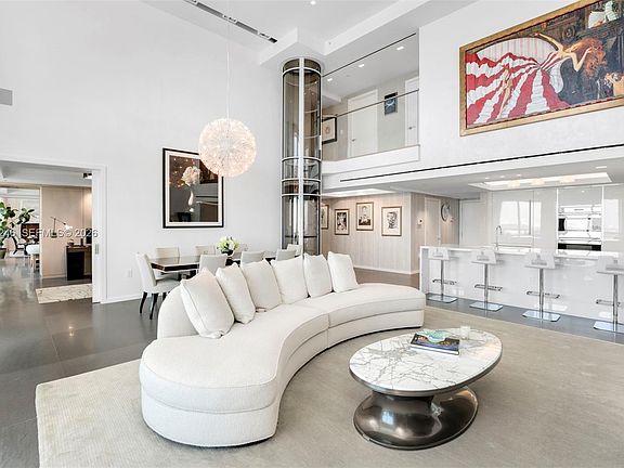 4th image of 10 Venetian Way #Penthouse 2/3
