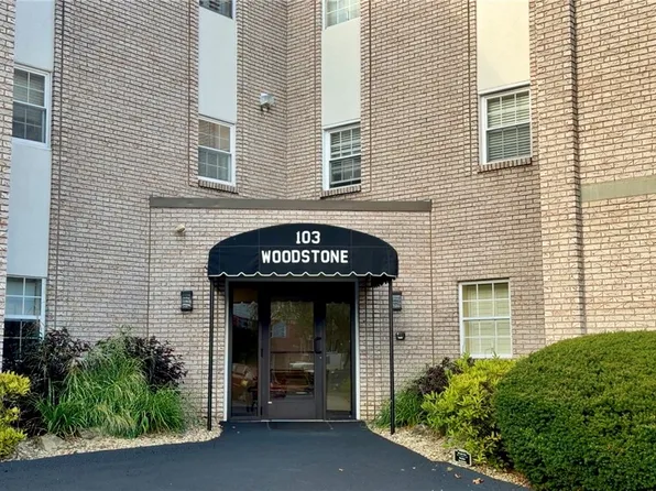 103 Woodstone Ln APT 42, New Kensington, PA 15068