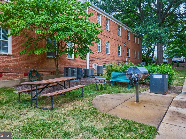 2501 Arlington Blvd #2 — Photo 25