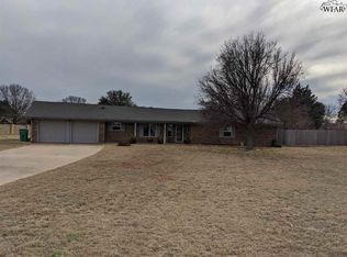 1208 Sycamore Dr, Burkburnett, TX 76354