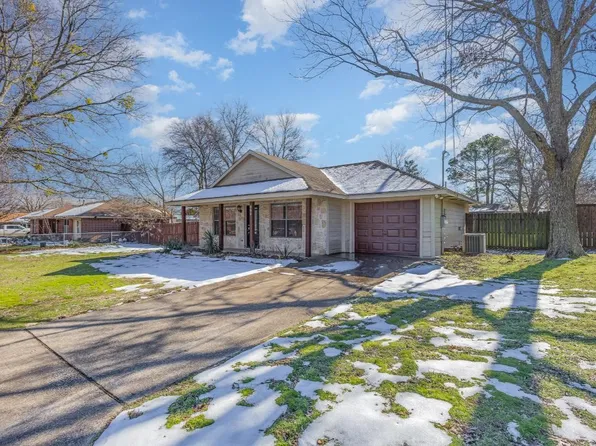 617 E Jacob St, Pilot Point, TX 76258