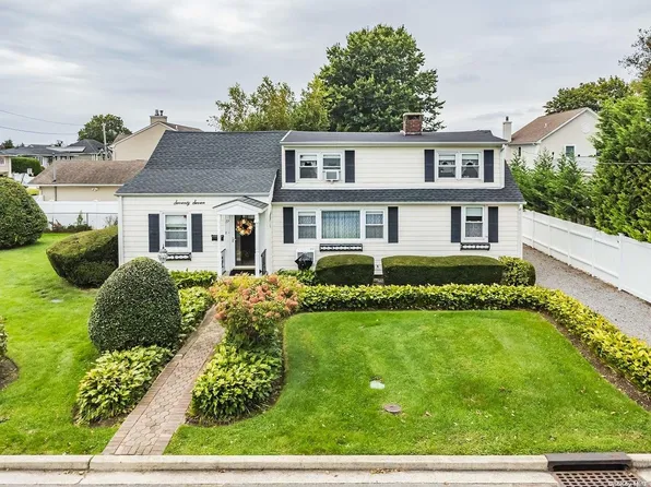 77 Beverly Road, Massapequa, NY 11758