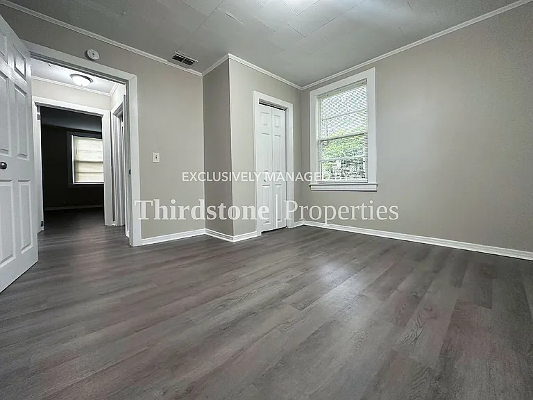 2913 W 2nd St — Photo 10