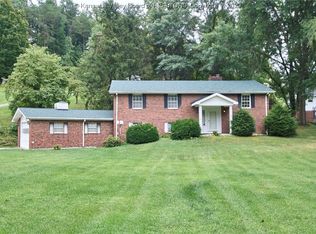 108 Elm St, Elkview, WV 25071