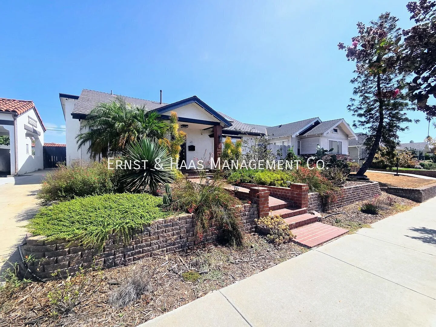 Beautifully Updated Long Beach Home with a Pool & Spa ! — Photo 2