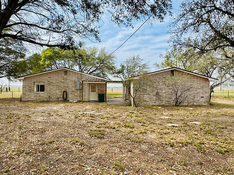 1185 FM 1540 — Photo 20