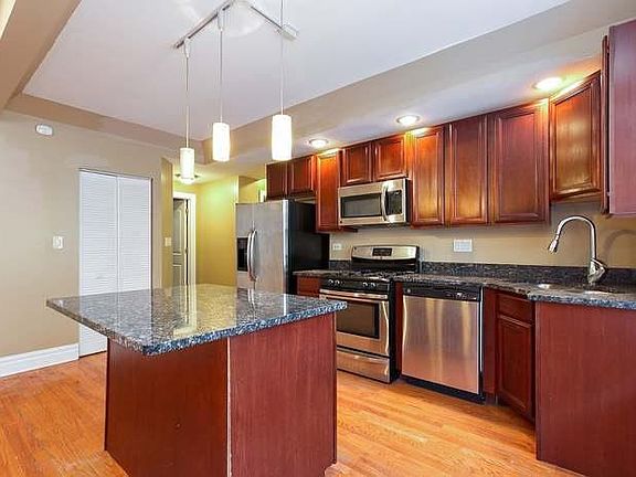 3rd image of 6610 S Kenwood Ave #6612-209