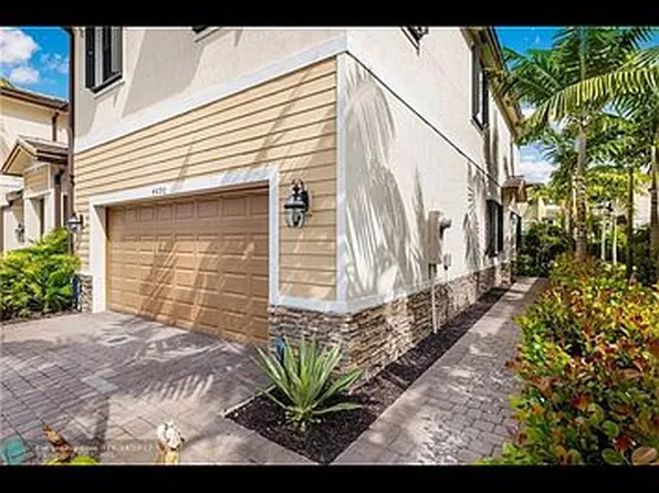 4690 Santa Cruz Way, Davie, FL 33314