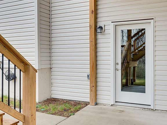 5th image of 261 Blackpool Dr